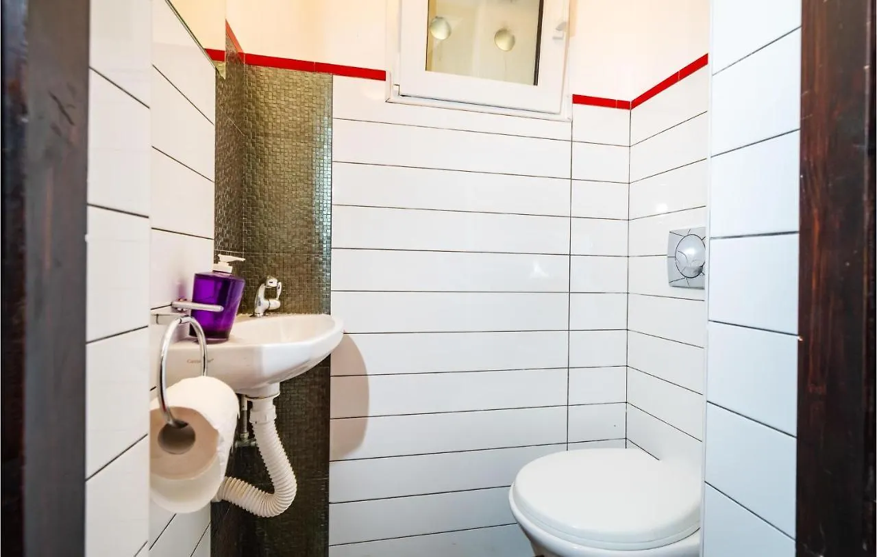 Awesome Apartment In Zdrelac With Kitchen