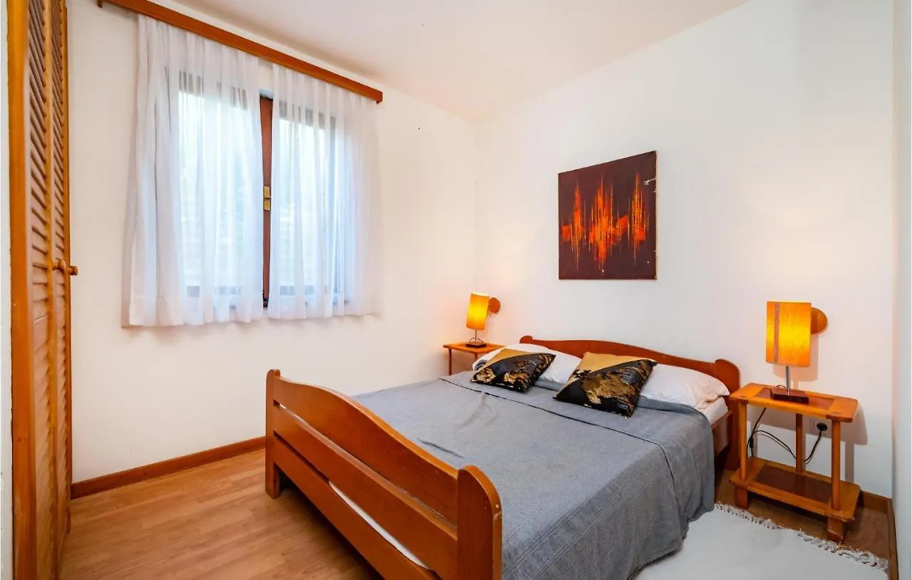 Awesome Apartment In Zdrelac With Kitchen