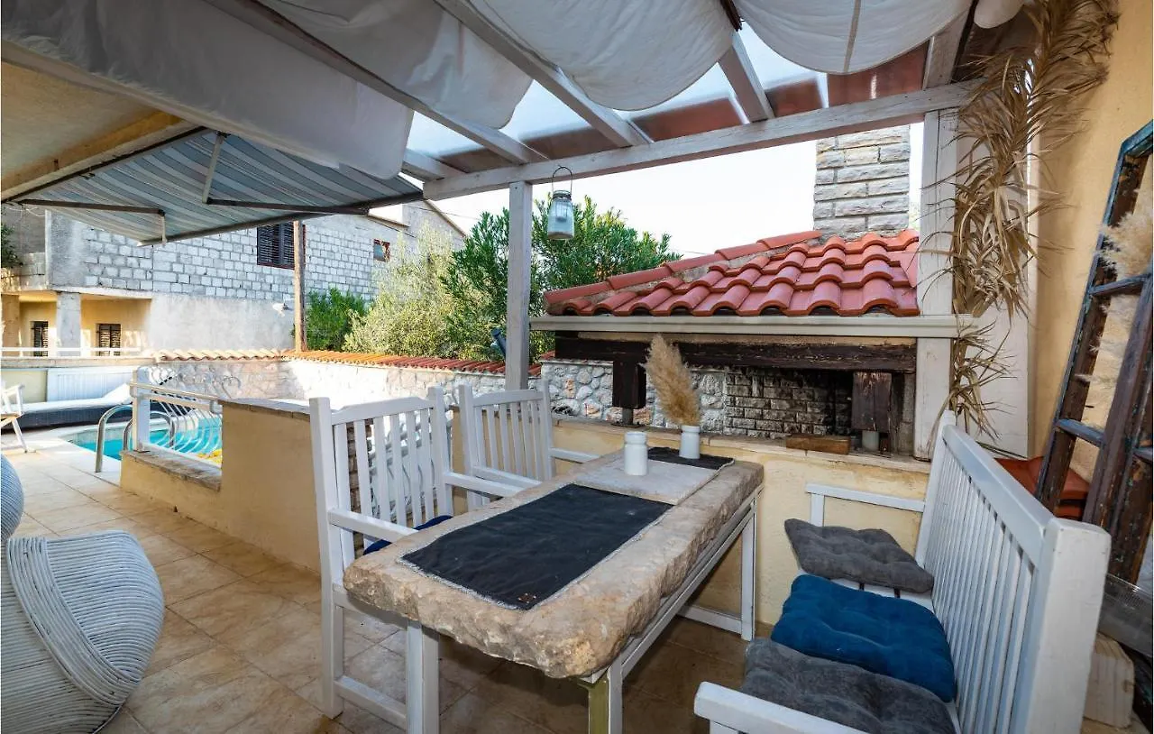Awesome Apartment In Zdrelac With Kitchen